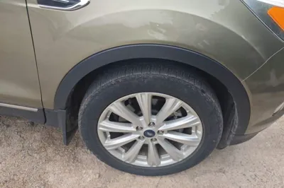 Ford Kuga 2017, 107500 км, за 7071 USD