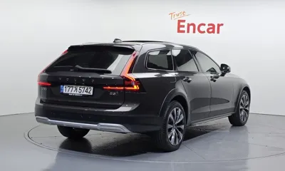 Volvo V90 2021, 64364 км, за 23959.56 USD