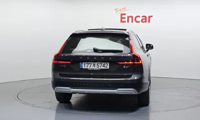 Volvo V90 2021, 64364 км, за 23959.56 USD