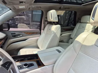 Cadillac Escalade 2021, 77044 км, за 50750.81 USD - фото 11