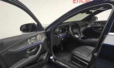 Mercedes-Benz E-Class 2021, 53613 км, за 26142.92 USD - фото 12