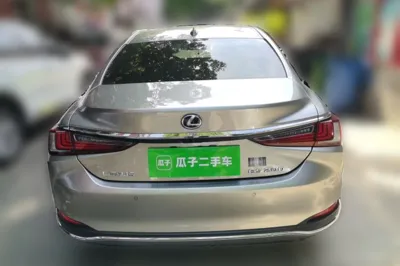 Lexus ES 2024, 24500 км, за 32247 USD