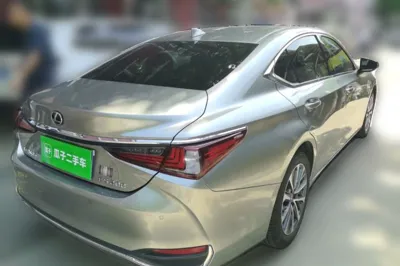 Lexus ES 2024, 24500 км, за 32247 USD