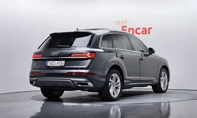 Audi Q7 2021, 56829 км, за 36061.47 USD