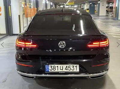 Volkswagen Arteon 2018, 125527 км, за 10994.02 USD
