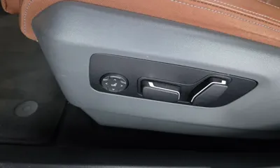 BMW i5 2024, 14848 км, за 44930.63 USD - фото 32