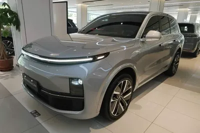 Li Auto L8 · 2023 год