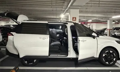 Kia Canival 2026, 3200 км, за 22213.47 USD
