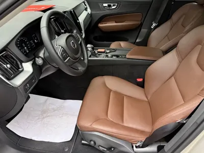 Volvo XC60 2018, 25000 км, за 17039.1 USD