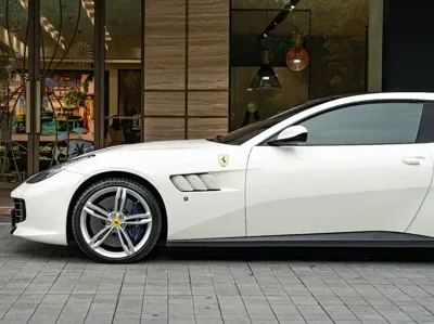 Ferrari GTC4Lusso 2018, 22000 км, за 541484.5 USD