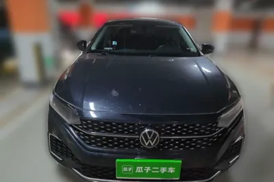 Volkswagen Passat 2023, 30000 км, за 17700 USD