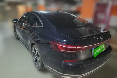 Volkswagen Passat 2023, 30000 км, за 17700 USD