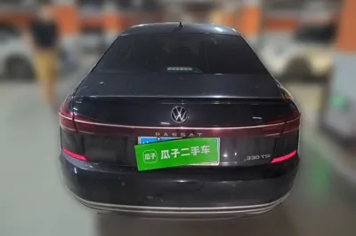 Volkswagen Passat 2023, 30000 км, за 17700 USD