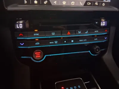 Jaguar F-Pace 2018, 143774 км, за 7155.05 USD - фото 15