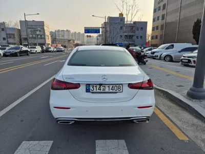 Mercedes-Benz E-Class 2021, 62058 км, за 22427.35 USD