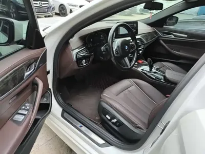 BMW 5 Series 2021, 93900 км, за 25293.8 USD - фото 16