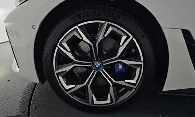 BMW i4 2023, 24766 км, за 34724.96 USD