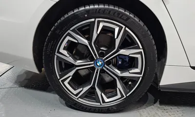 BMW i4 2023, 24766 км, за 34724.96 USD - фото 21