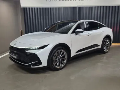 Toyota Crown · 2023 год