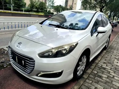 Peugeot 308 2015, 71800 км, за 2758.46 USD