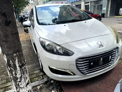 Peugeot 308 2015, 71800 км, за 2758.46 USD