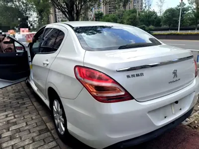 Peugeot 308 2015, 71800 км, за 2758.46 USD