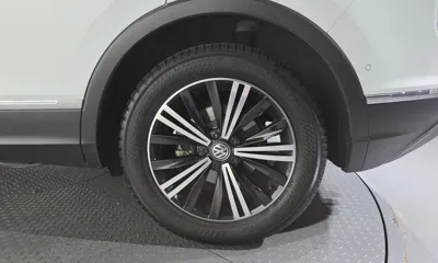 Volkswagen Tiguan 2020, 54270 км, за 15754.23 USD - фото 21