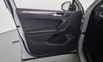 Volkswagen Tiguan 2020, 54270 км, за 15754.23 USD - фото 24