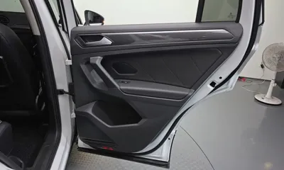 Volkswagen Tiguan 2020, 54270 км, за 15754.23 USD - фото 25