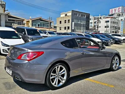 Hyundai Genesis 2011, 88312 км, за 2814.57 USD