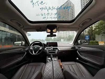 BMW 5 Series 2023, 75000 км, за 38992.77 USD