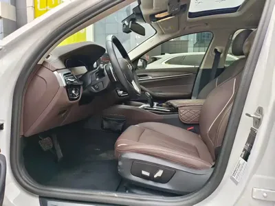 BMW 5 Series 2023, 75000 км, за 38992.77 USD - фото 6