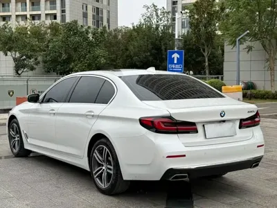 BMW 5 Series 2023, 75000 км, за 38992.77 USD - фото 7