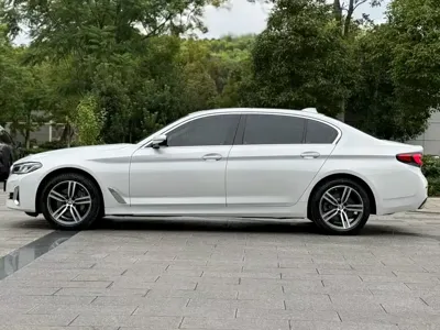 BMW 5 Series 2023, 75000 км, за 38992.77 USD - фото 8