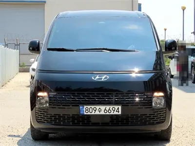Hyundai Staria · 2023 год