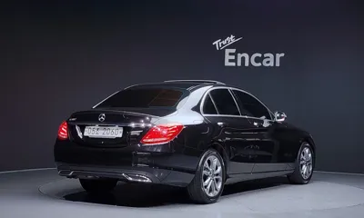 Mercedes-Benz C-Class 2017, 97025 км, за 10794.69 USD