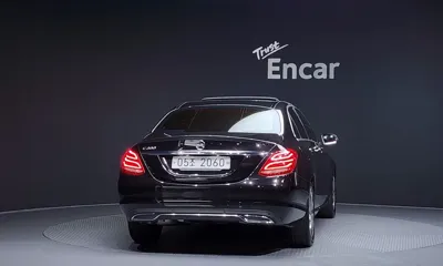 Mercedes-Benz C-Class 2017, 97025 км, за 10794.69 USD