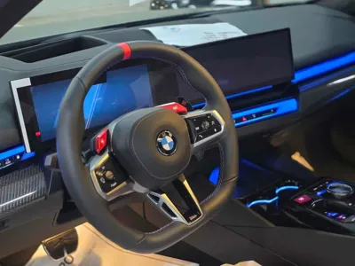 BMW M5 2026, 5500 км, за 130013.6 USD