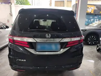 Honda Odyssey 2016, 156900 км, за 10786.57 USD - фото 6