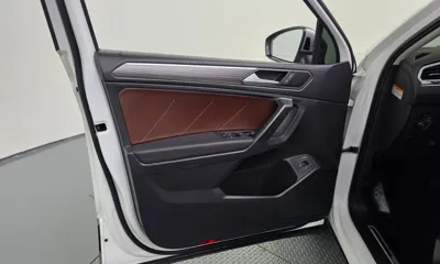 Volkswagen Tiguan 2022, 81115 км, за 16807.83 USD - фото 24