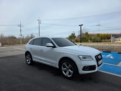 Audi Q5 2015, 117916 км, за 9514.37 USD