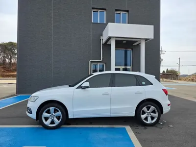 Audi Q5 2015, 117916 км, за 9514.37 USD