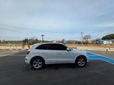 Audi Q5 2015, 117916 км, за 9514.37 USD