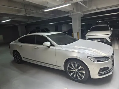 Volvo S90 2023, 80000 км, за 23419.22 USD