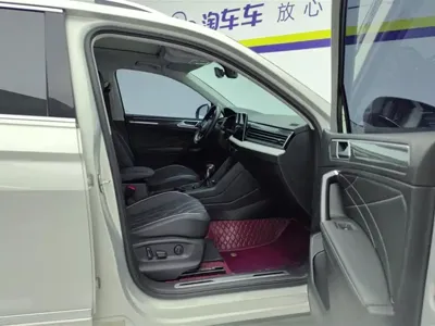 Volkswagen Tiguan L 2021, 83800 км, за 16009.11 USD - фото 8