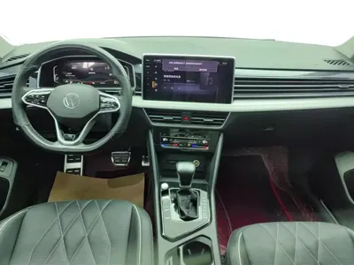Volkswagen Tiguan L 2021, 83800 км, за 16009.11 USD - фото 12