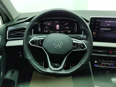 Volkswagen Tiguan L 2021, 83800 км, за 16009.11 USD - фото 15
