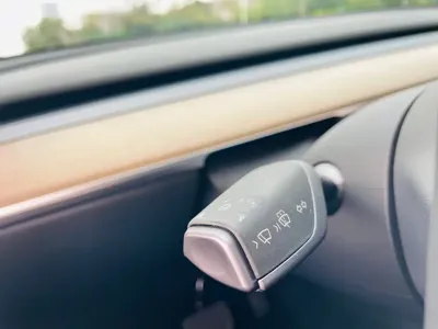Tesla Model Y 2022, 98000 км, за 23888.49 USD - фото 25