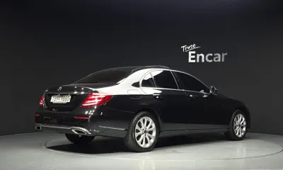 Mercedes-Benz E-Class 2018, 87233 км, за 15960.92 USD