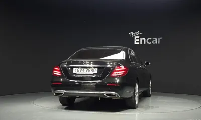 Mercedes-Benz E-Class 2018, 87233 км, за 15960.92 USD